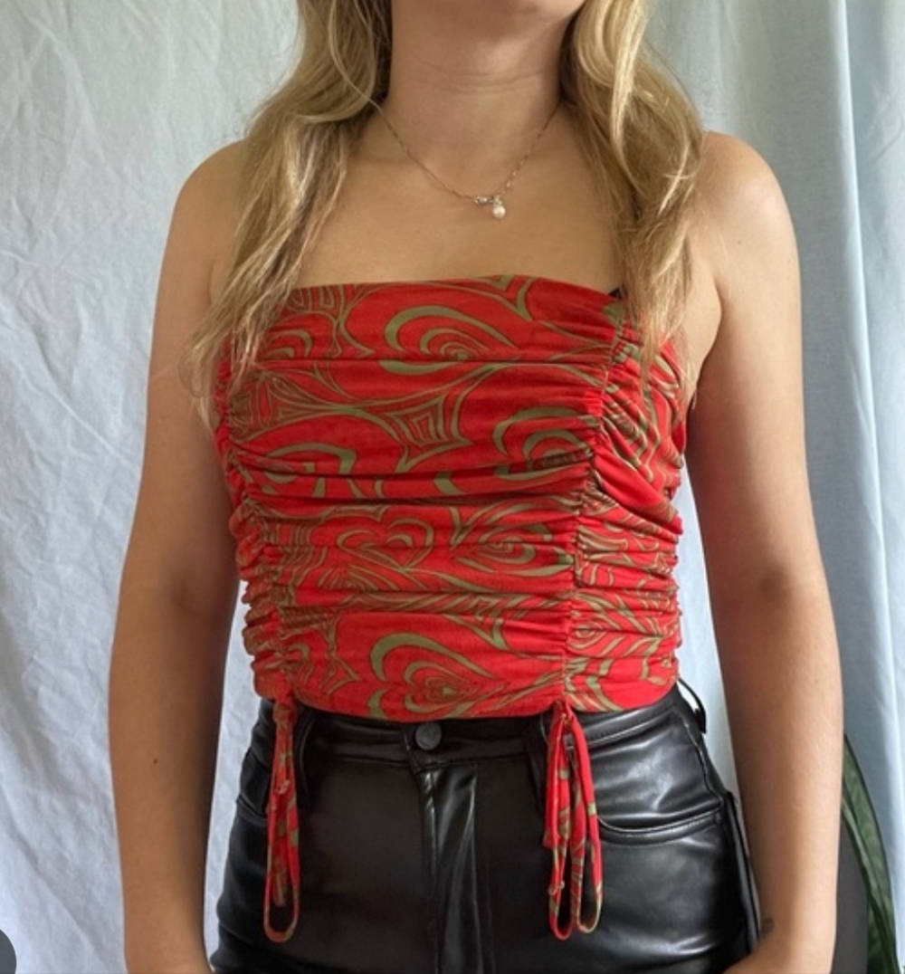 Lisa Says Gah Red Mesh Top M